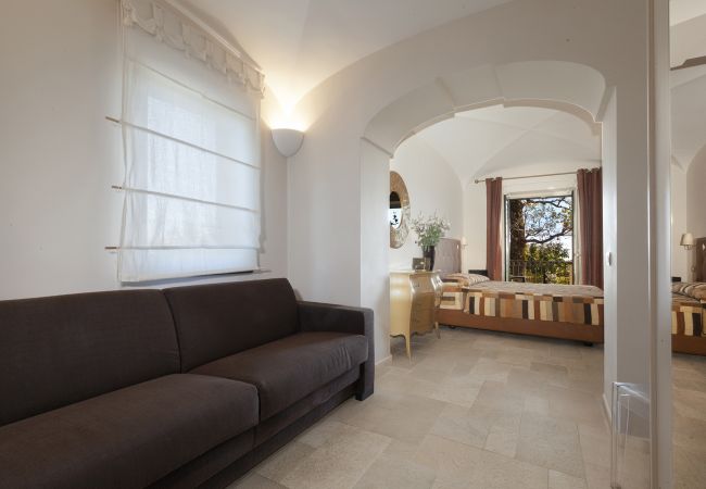 Villa in Sant´Agata sui Due Golfi - AMORE RENTALS - Villa Il Noce with Private Pool, SPA, Garden, BBQ and Parking Villa in Sant´Agata sui Due Golfi - AMORE RENTALS - Villa Il Noce with Private Pool, SPA, Garden, BBQ and Parking