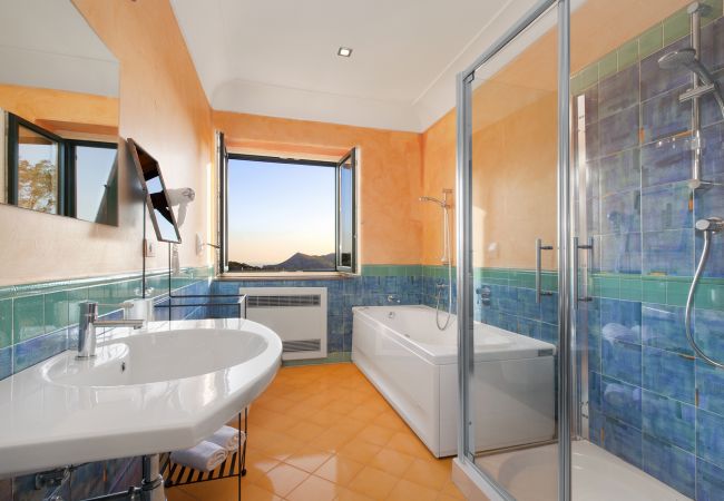 Villa in Sant´Agata sui Due Golfi - AMORE RENTALS - Villa Il Noce with Private Pool, SPA, Garden, BBQ and Parking Villa in Sant´Agata sui Due Golfi - AMORE RENTALS - Villa Il Noce with Private Pool, SPA, Garden, BBQ and Parking
