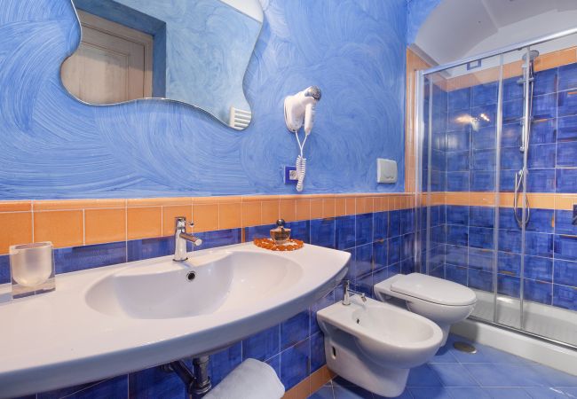 Villa in Sant´Agata sui Due Golfi - AMORE RENTALS - Villa Il Noce with Private Pool, SPA, Garden, BBQ and Parking Villa in Sant´Agata sui Due Golfi - AMORE RENTALS - Villa Il Noce with Private Pool, SPA, Garden, BBQ and Parking