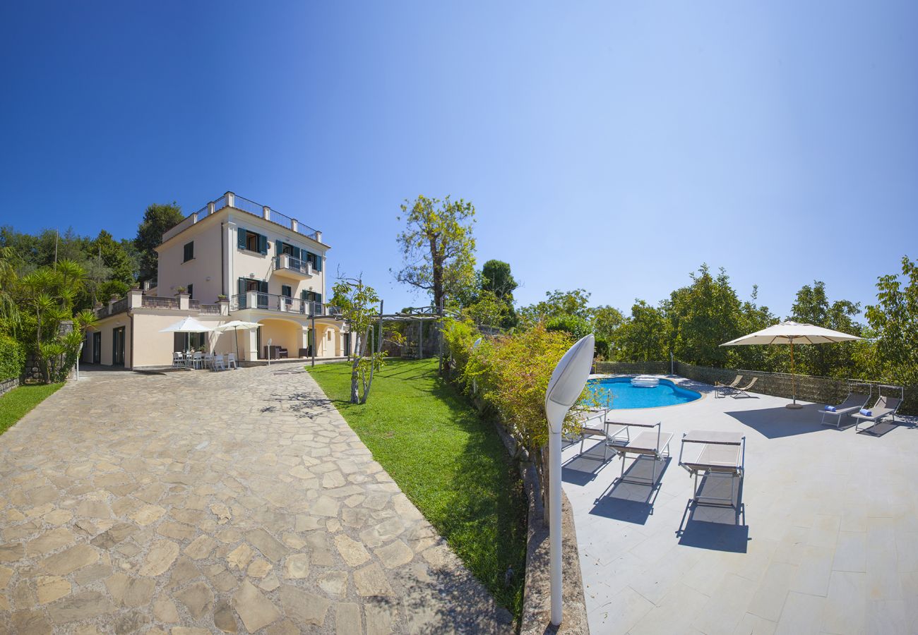 Villa in Sant´Agata sui Due Golfi - AMORE RENTALS - Villa Il Noce with Private Pool, SPA, Garden, BBQ and Parking