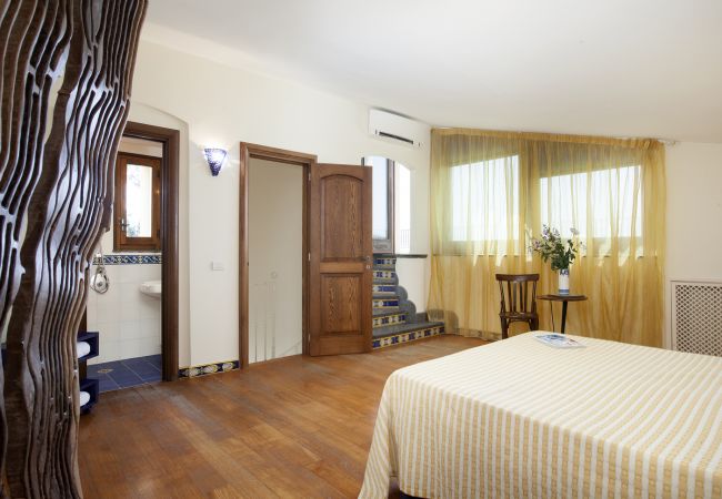 Villa in Sant´Agata sui Due Golfi - AMORE RENTALS - Residence Bosco with two swimming pools, large gardens, parking, ideal for families and events Villa in Sant´Agata sui Due Golfi - AMORE RENTALS - Residence Bosco with two swimming pools, large gardens, parking, ideal for families and events