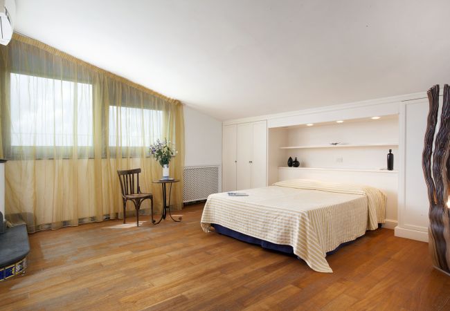 Villa in Sant´Agata sui Due Golfi - AMORE RENTALS - Residence Bosco with two swimming pools, large gardens, parking, ideal for families and events Villa in Sant´Agata sui Due Golfi - AMORE RENTALS - Residence Bosco with two swimming pools, large gardens, parking, ideal for families and events