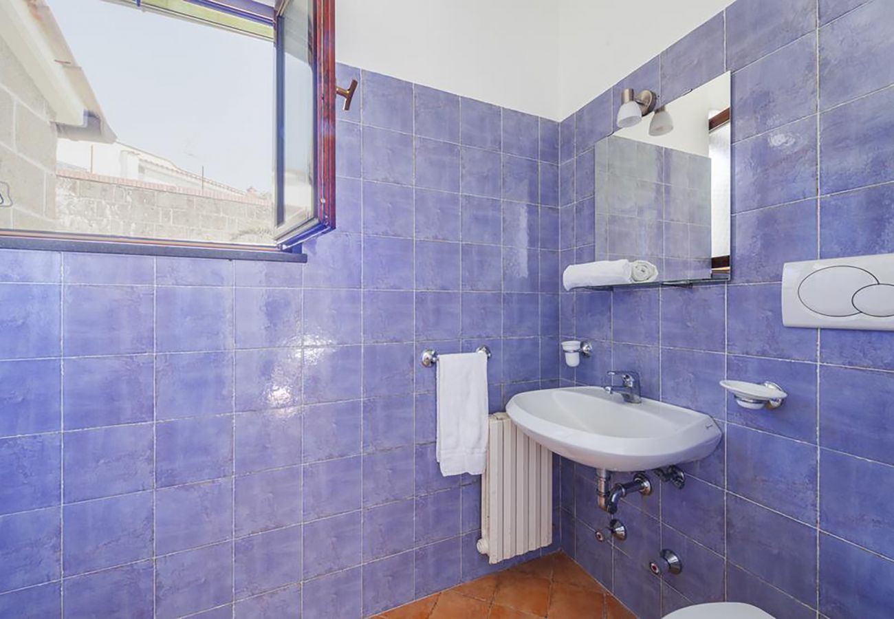 Villa in Sant´Agata sui Due Golfi - AMORE RENTALS - Villa Serena with Private Swimming Pool, garden and Parking in the centre of the Village