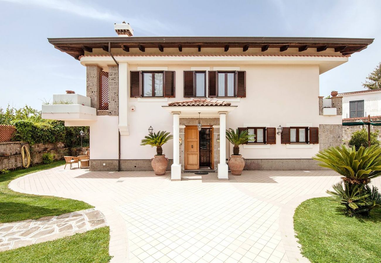 Villa in Sant´Agata sui Due Golfi - AMORE RENTALS - Villa Serena with Private Swimming Pool, garden and Parking in the centre of the Village