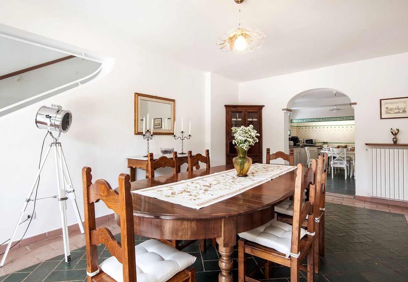 Villa in Sant´Agata sui Due Golfi - AMORE RENTALS - Villa Serena with Private Swimming Pool, garden and Parking in the centre of the Village