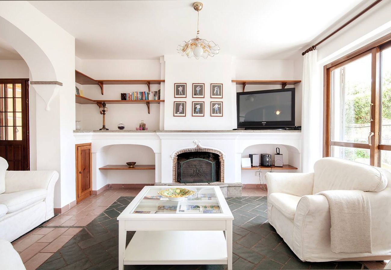 Villa in Sant´Agata sui Due Golfi - AMORE RENTALS - Villa Serena with Private Swimming Pool, garden and Parking in the centre of the Village