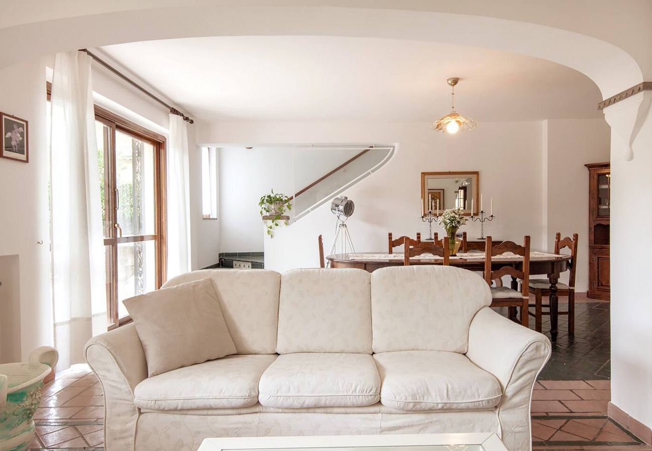Villa in Sant´Agata sui Due Golfi - AMORE RENTALS - Villa Serena with Private Swimming Pool, garden and Parking in the centre of the Village