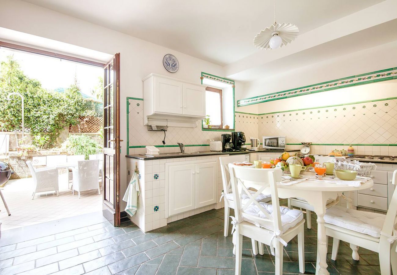 Villa in Sant´Agata sui Due Golfi - AMORE RENTALS - Villa Serena with Private Swimming Pool, garden and Parking in the centre of the Village