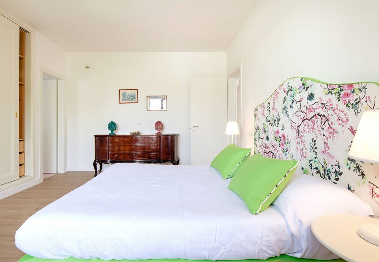 Villa in Sant´Agata sui Due Golfi - AMORE RENTALS - Villa Serena with Private Swimming Pool, garden and Parking in the centre of the Village