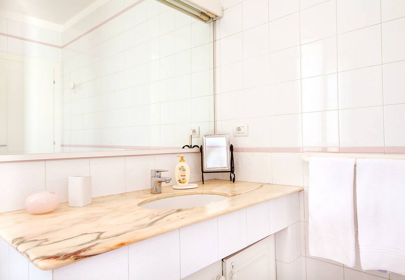 Villa in Sant´Agata sui Due Golfi - AMORE RENTALS - Villa Serena with Private Swimming Pool, garden and Parking in the centre of the Village