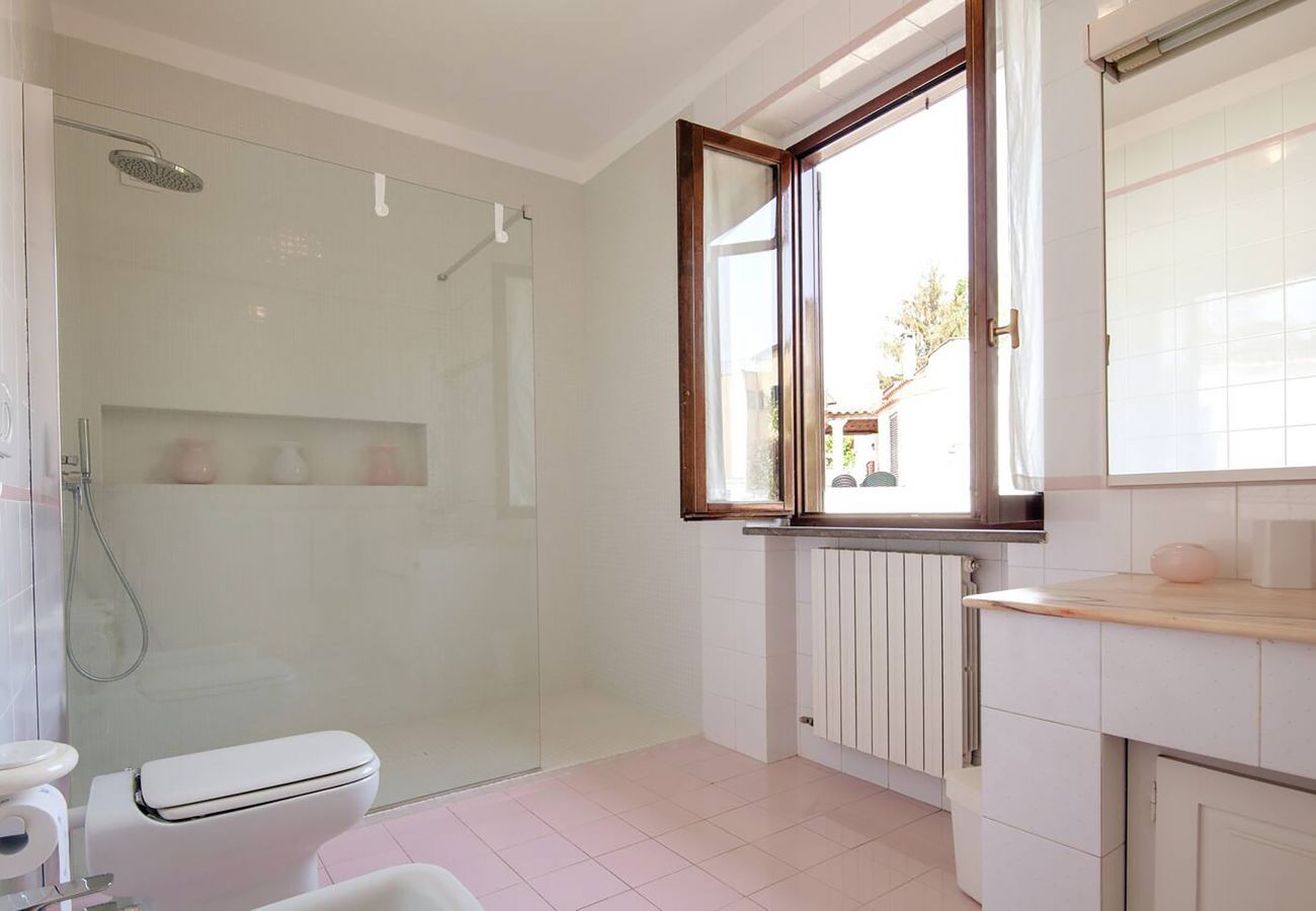 Villa in Sant´Agata sui Due Golfi - AMORE RENTALS - Villa Serena with Private Swimming Pool, garden and Parking in the centre of the Village