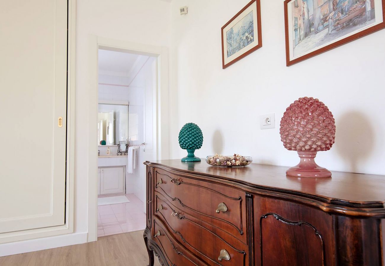 Villa in Sant´Agata sui Due Golfi - AMORE RENTALS - Villa Serena with Private Swimming Pool, garden and Parking in the centre of the Village