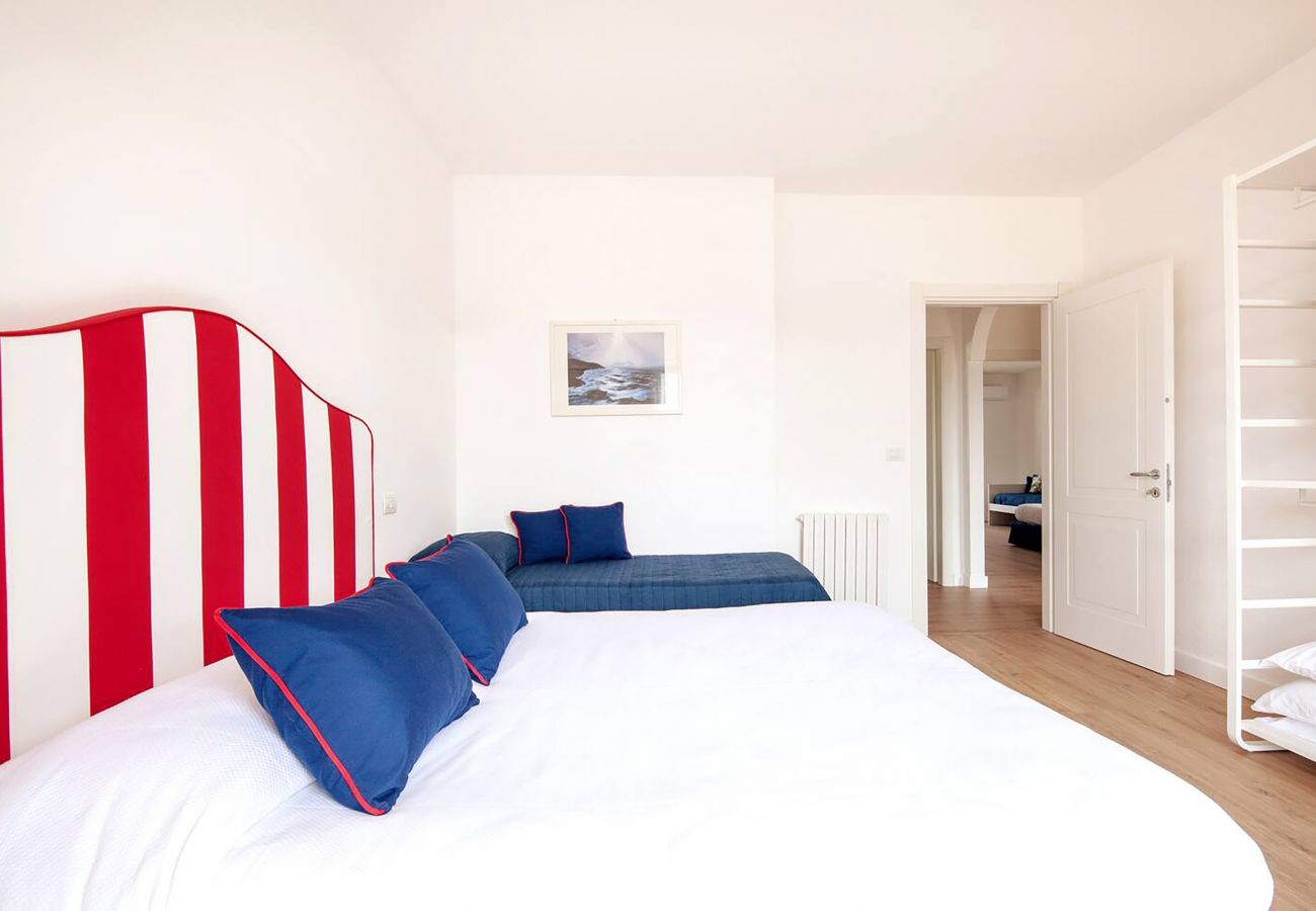 Villa in Sant´Agata sui Due Golfi - AMORE RENTALS - Villa Serena with Private Swimming Pool, garden and Parking in the centre of the Village