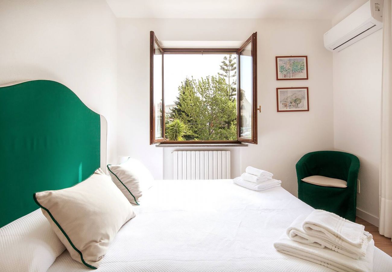 Villa in Sant´Agata sui Due Golfi - AMORE RENTALS - Villa Serena with Private Swimming Pool, garden and Parking in the centre of the Village