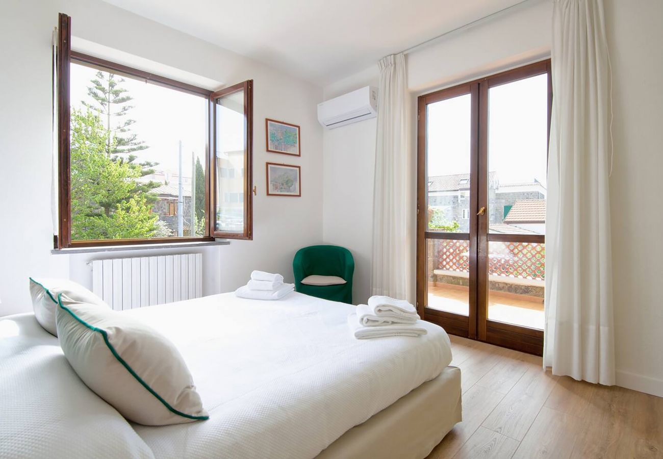 Villa in Sant´Agata sui Due Golfi - AMORE RENTALS - Villa Serena with Private Swimming Pool, garden and Parking in the centre of the Village