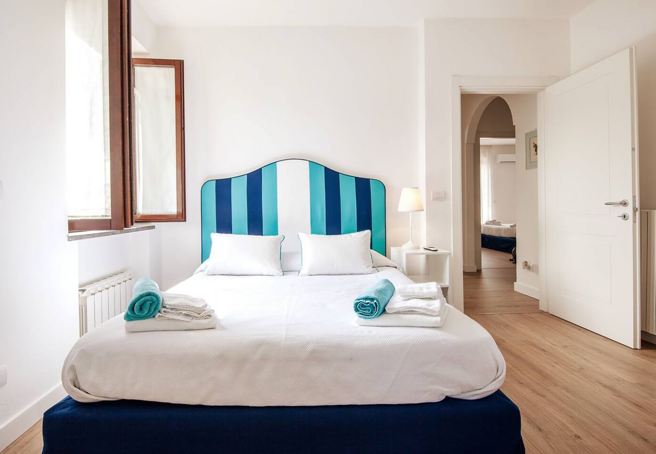 Villa in Sant´Agata sui Due Golfi - AMORE RENTALS - Villa Serena with Private Swimming Pool, garden and Parking in the centre of the Village