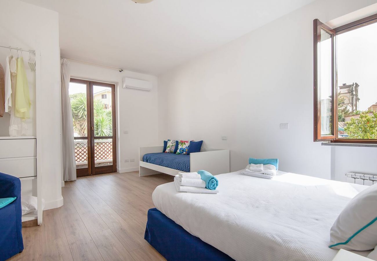 Villa in Sant´Agata sui Due Golfi - AMORE RENTALS - Villa Serena with Private Swimming Pool, garden and Parking in the centre of the Village