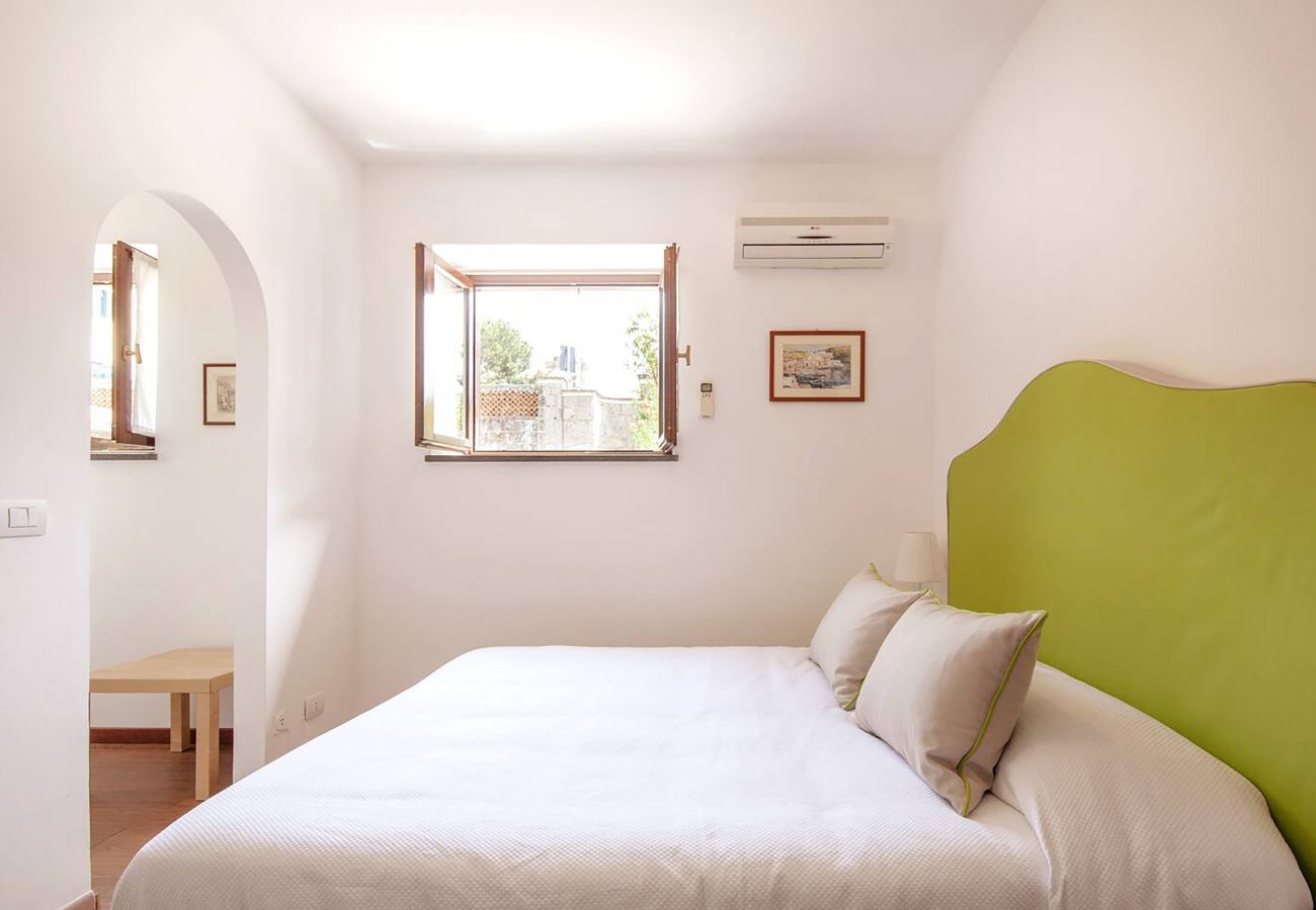 Villa in Sant´Agata sui Due Golfi - AMORE RENTALS - Villa Serena with Private Swimming Pool, garden and Parking in the centre of the Village