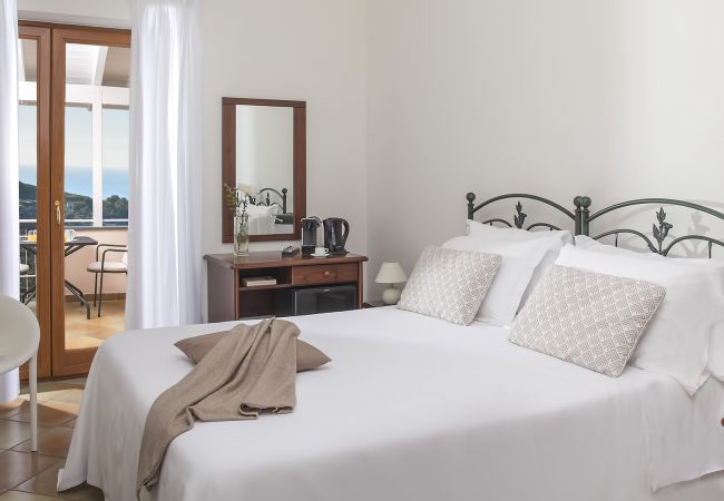 Villa in Sant´Agata sui Due Golfi - AMORE RENTALS - Villa Amiela with Private Pool, Sea View, Garden, Terrace and Parking Villa in Sant´Agata sui Due Golfi - AMORE RENTALS - Villa Amiela with Private Pool, Sea View, Garden, Terrace and Parking