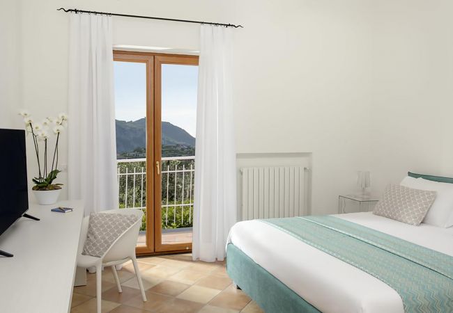 Villa in Sant´Agata sui Due Golfi - AMORE RENTALS - Villa Amiela with Private Pool, Sea View, Garden, Terrace and Parking Villa in Sant´Agata sui Due Golfi - AMORE RENTALS - Villa Amiela with Private Pool, Sea View, Garden, Terrace and Parking