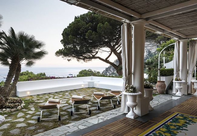 Villa in Capri - AMORE RENTALS - Villa Afrodite with Sea View, Piscina, Garden and Parking near the Sea Villa in Capri - AMORE RENTALS - Villa Afrodite with Sea View, Piscina, Garden and Parking near the Sea