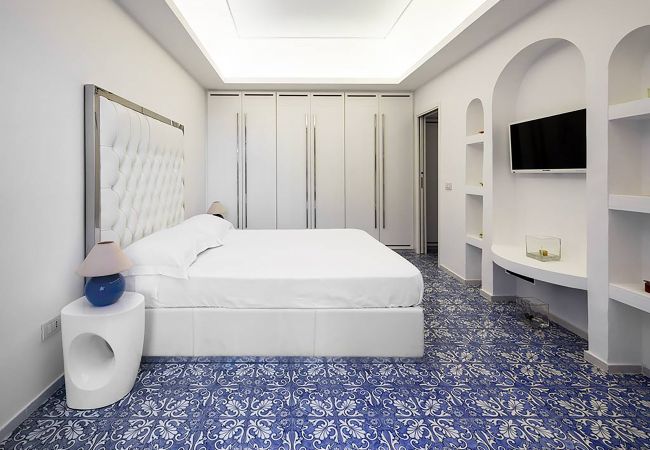 Villa in Capri - AMORE RENTALS - Villa Afrodite with Sea View, Piscina, Garden and Parking near the Sea Villa in Capri - AMORE RENTALS - Villa Afrodite with Sea View, Piscina, Garden and Parking near the Sea