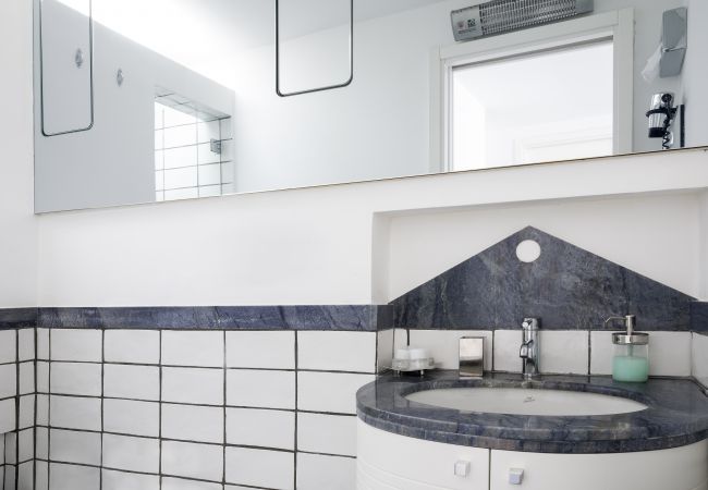 Villa in Capri - AMORE RENTALS - Villa Afrodite with Sea View, Piscina, Garden and Parking near the Sea Villa in Capri - AMORE RENTALS - Villa Afrodite with Sea View, Piscina, Garden and Parking near the Sea