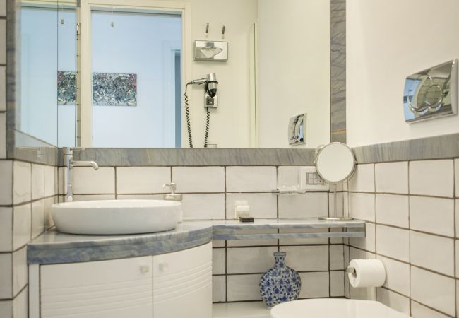 Villa in Capri - AMORE RENTALS - Villa Afrodite with Sea View, Piscina, Garden and Parking near the Sea Villa in Capri - AMORE RENTALS - Villa Afrodite with Sea View, Piscina, Garden and Parking near the Sea