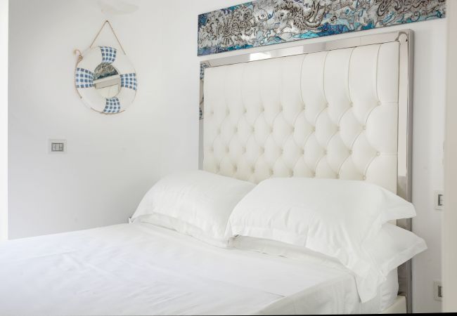 Villa in Capri - AMORE RENTALS - Villa Afrodite with Sea View, Piscina, Garden and Parking near the Sea Villa in Capri - AMORE RENTALS - Villa Afrodite with Sea View, Piscina, Garden and Parking near the Sea