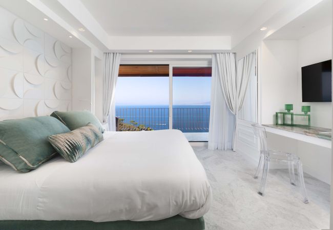 Villa in Sorrento - AMORE RENTALS -Villa Giada with Swimming Pool, Garden, Sea View and Parking Villa in Sorrento - AMORE RENTALS -Villa Giada with Swimming Pool, Garden, Sea View and Parking