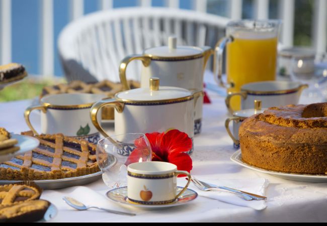 Villa in Sorrento - AMORE RENTALS -Villa Giada with Swimming Pool, Garden, Sea View and Parking Villa in Sorrento - AMORE RENTALS -Villa Giada with Swimming Pool, Garden, Sea View and Parking