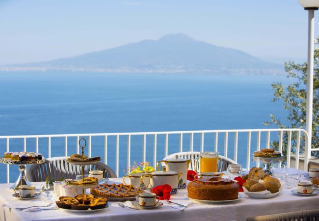 Villa in Sorrento - AMORE RENTALS -Villa Giada with Swimming Pool, Garden, Sea View and Parking Villa in Sorrento - AMORE RENTALS -Villa Giada with Swimming Pool, Garden, Sea View and Parking