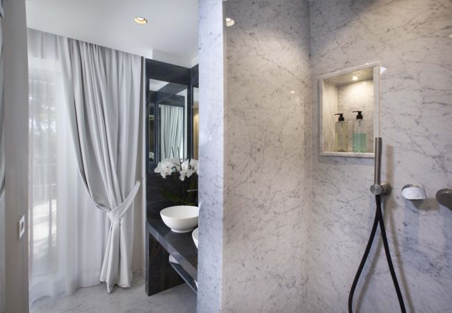 Villa in Sorrento - AMORE RENTALS -Villa Giada with Swimming Pool, Garden, Sea View and Parking Villa in Sorrento - AMORE RENTALS -Villa Giada with Swimming Pool, Garden, Sea View and Parking