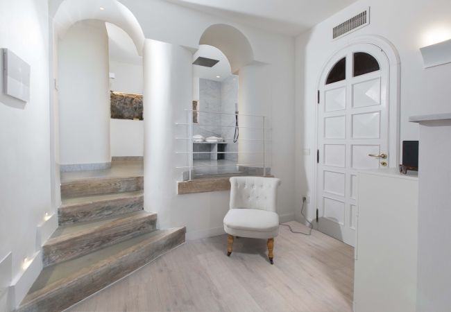 Villa in Sorrento - AMORE RENTALS -Villa Giada with Swimming Pool, Garden, Sea View and Parking Villa in Sorrento - AMORE RENTALS -Villa Giada with Swimming Pool, Garden, Sea View and Parking