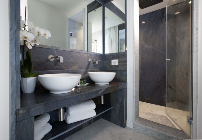 Villa in Sorrento - AMORE RENTALS -Villa Giada with Swimming Pool, Garden, Sea View and Parking Villa in Sorrento - AMORE RENTALS -Villa Giada with Swimming Pool, Garden, Sea View and Parking