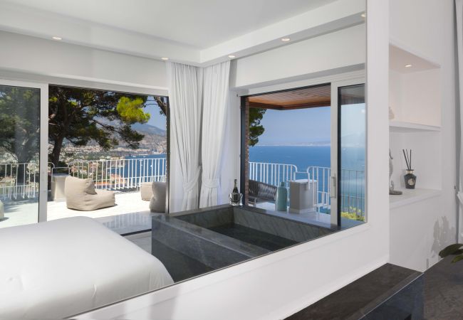 Villa in Sorrento - AMORE RENTALS -Villa Giada with Swimming Pool, Garden, Sea View and Parking Villa in Sorrento - AMORE RENTALS -Villa Giada with Swimming Pool, Garden, Sea View and Parking