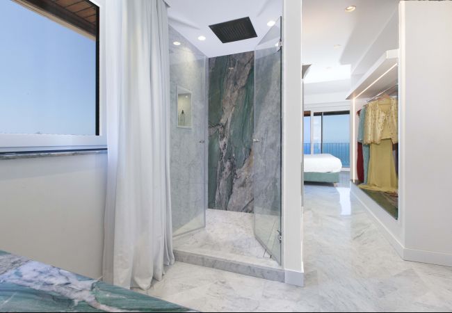 Villa in Sorrento - AMORE RENTALS -Villa Giada with Swimming Pool, Garden, Sea View and Parking Villa in Sorrento - AMORE RENTALS -Villa Giada with Swimming Pool, Garden, Sea View and Parking