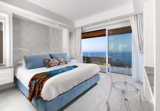 Villa in Sorrento - AMORE RENTALS -Villa Giada with Swimming Pool, Garden, Sea View and Parking Villa in Sorrento - AMORE RENTALS -Villa Giada with Swimming Pool, Garden, Sea View and Parking