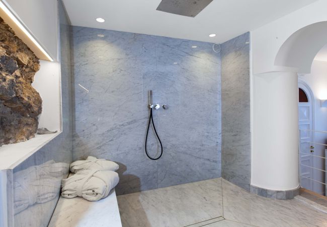 Villa in Sorrento - AMORE RENTALS -Villa Giada with Swimming Pool, Garden, Sea View and Parking Villa in Sorrento - AMORE RENTALS -Villa Giada with Swimming Pool, Garden, Sea View and Parking