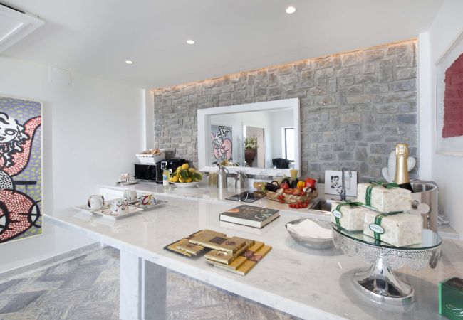 Villa in Sorrento - AMORE RENTALS -Villa Giada with Swimming Pool, Garden, Sea View and Parking Villa in Sorrento - AMORE RENTALS -Villa Giada with Swimming Pool, Garden, Sea View and Parking