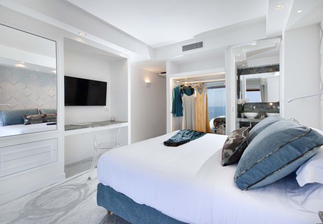 Villa in Sorrento - AMORE RENTALS -Villa Giada with Swimming Pool, Garden, Sea View and Parking Villa in Sorrento - AMORE RENTALS -Villa Giada with Swimming Pool, Garden, Sea View and Parking