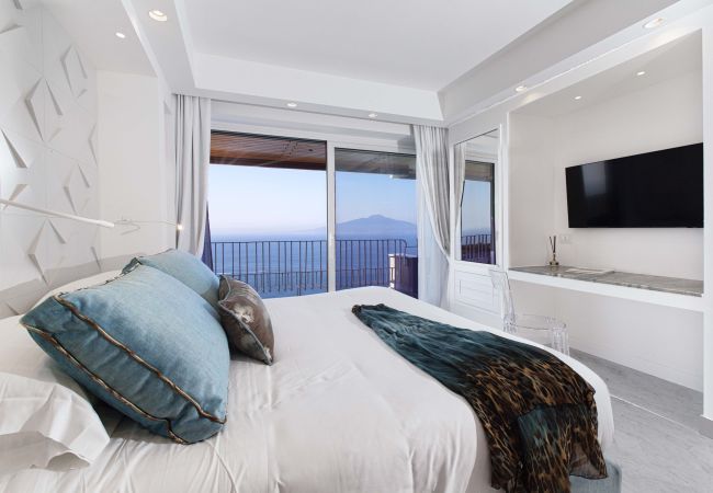 Villa in Sorrento - AMORE RENTALS -Villa Giada with Swimming Pool, Garden, Sea View and Parking Villa in Sorrento - AMORE RENTALS -Villa Giada with Swimming Pool, Garden, Sea View and Parking