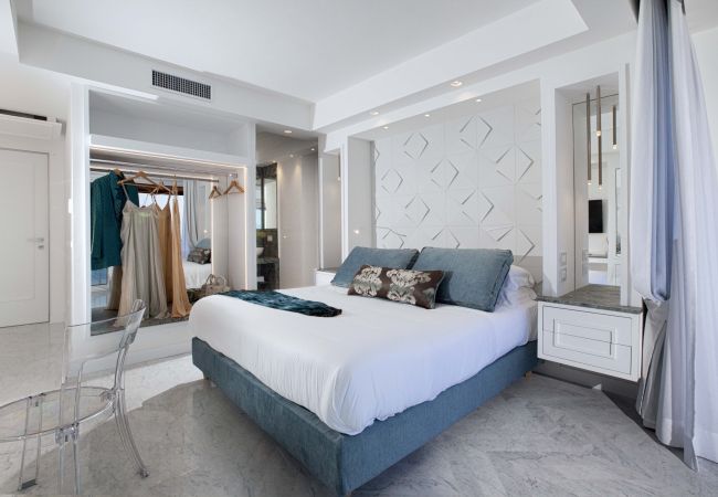 Villa in Sorrento - AMORE RENTALS -Villa Giada with Swimming Pool, Garden, Sea View and Parking Villa in Sorrento - AMORE RENTALS -Villa Giada with Swimming Pool, Garden, Sea View and Parking