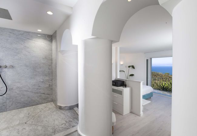 Villa in Sorrento - AMORE RENTALS -Villa Giada with Swimming Pool, Garden, Sea View and Parking Villa in Sorrento - AMORE RENTALS -Villa Giada with Swimming Pool, Garden, Sea View and Parking