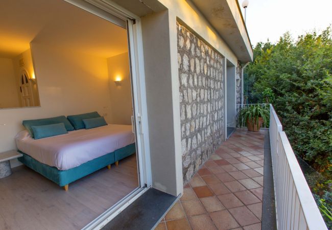 Villa in Sorrento - AMORE RENTALS -Villa Giada with Swimming Pool, Garden, Sea View and Parking Villa in Sorrento - AMORE RENTALS -Villa Giada with Swimming Pool, Garden, Sea View and Parking