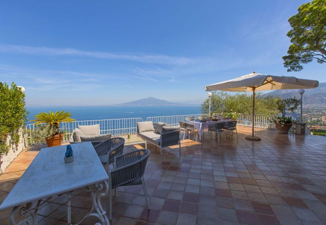 Villa in Sorrento - AMORE RENTALS -Villa Giada with Swimming Pool, Garden, Sea View and Parking Villa in Sorrento - AMORE RENTALS -Villa Giada with Swimming Pool, Garden, Sea View and Parking