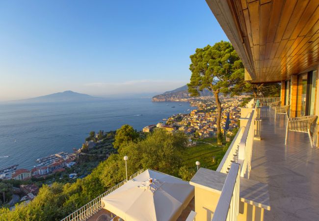 Villa in Sorrento - AMORE RENTALS -Villa Giada with Swimming Pool, Garden, Sea View and Parking Villa in Sorrento - AMORE RENTALS -Villa Giada with Swimming Pool, Garden, Sea View and Parking