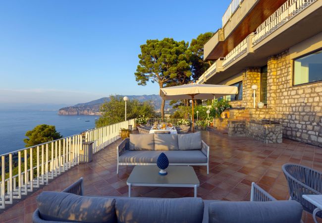Villa in Sorrento - AMORE RENTALS -Villa Giada with Swimming Pool, Garden, Sea View and Parking Villa in Sorrento - AMORE RENTALS -Villa Giada with Swimming Pool, Garden, Sea View and Parking
