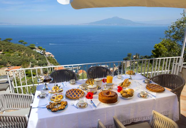 Villa in Sorrento - AMORE RENTALS -Villa Giada with Swimming Pool, Garden, Sea View and Parking Villa in Sorrento - AMORE RENTALS -Villa Giada with Swimming Pool, Garden, Sea View and Parking