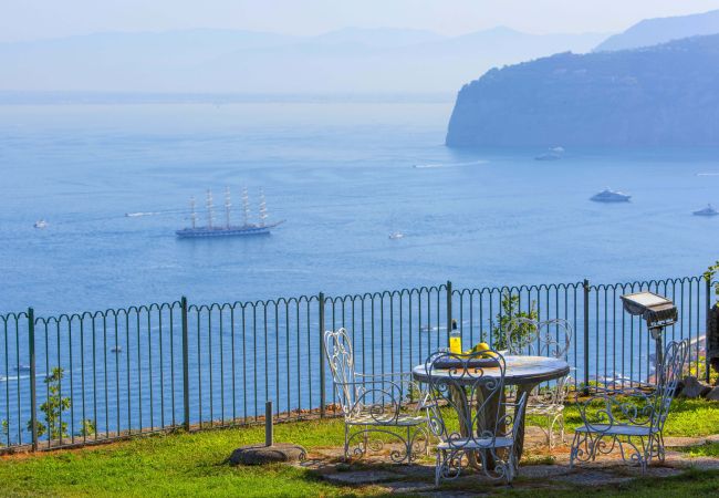 Villa in Sorrento - AMORE RENTALS -Villa Giada with Swimming Pool, Garden, Sea View and Parking Villa in Sorrento - AMORE RENTALS -Villa Giada with Swimming Pool, Garden, Sea View and Parking